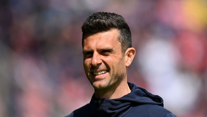 BOLOGNA, ITALY - APRIL 02: Thiago Motta, Head Coach of Bologna FC, looks on prior to the Serie A match between Bologna FC and Udinese Calcio at Stadio Renato Dall'Ara on April 02, 2023 in Bologna, Italy. (Photo by Alessandro Sabattini/Getty Images) Motta: “Ferguson è fantastico, in cosa deve lavorare Barrow e su Arnautovic dico che…” - immagine 1