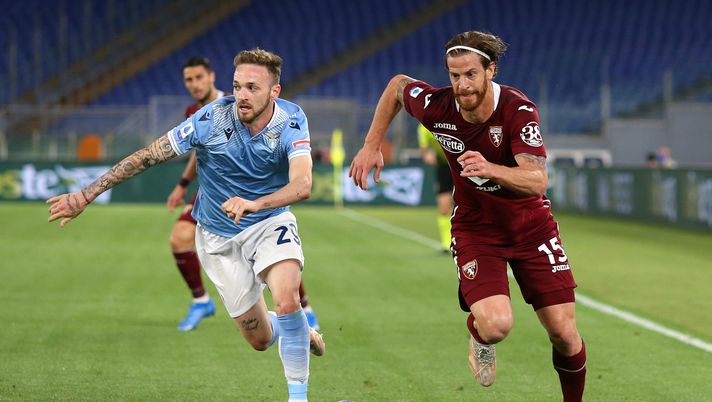 ROME, ITALY - MAY 18: Cristian Ansaldi of Torino FC battles for possession with Manuel Lazzari of S.S. Lazio during the Serie A match between SS Lazio and Torino FC at Stadio Olimpico on May 18, 2021 in Rome, Italy. Sporting stadiums around Italy remain under strict restrictions due to the Coronavirus Pandemic as Government social distancing laws prohibit fans inside venues resulting in games being played behind closed doors. (Photo by Paolo Bruno/Getty Images) ROME, ITALY - MAY 18: Cristian Ansaldi of Torino FC battles for possession with Manuel Lazzari of S.S. Lazio during the Serie A match between SS Lazio and Torino FC at Stadio Olimpico on May 18, 2021 in Rome, Italy. Sporting stadiums around Italy remain under strict restrictions due to the Coronavirus Pandemic as Government social distancing laws prohibit fans inside venues resulting in games being played behind closed doors. (Photo by Paolo Bruno/Getty Images)