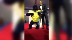 VIDEO / PSG, asta benefica: Mbappé batte Neymar e si aggiudica un gorilla da…