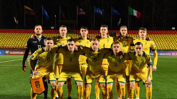 VILNIUS, LITHUANIA - MARCH 31: Players of Lithuania line up prior to the FIFA World Cup 2022 Qatar qualifying match between Lithuania and Italy on March 31, 2021 in Vilnius, Lithuania. (Photo by Claudio Villa/Getty Images) 