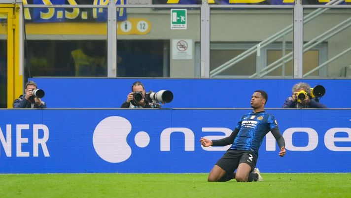 Inter, strapotere Dumfries contro la Roma: il gol che eguaglia l’impresa di Facchetti - immagine 1