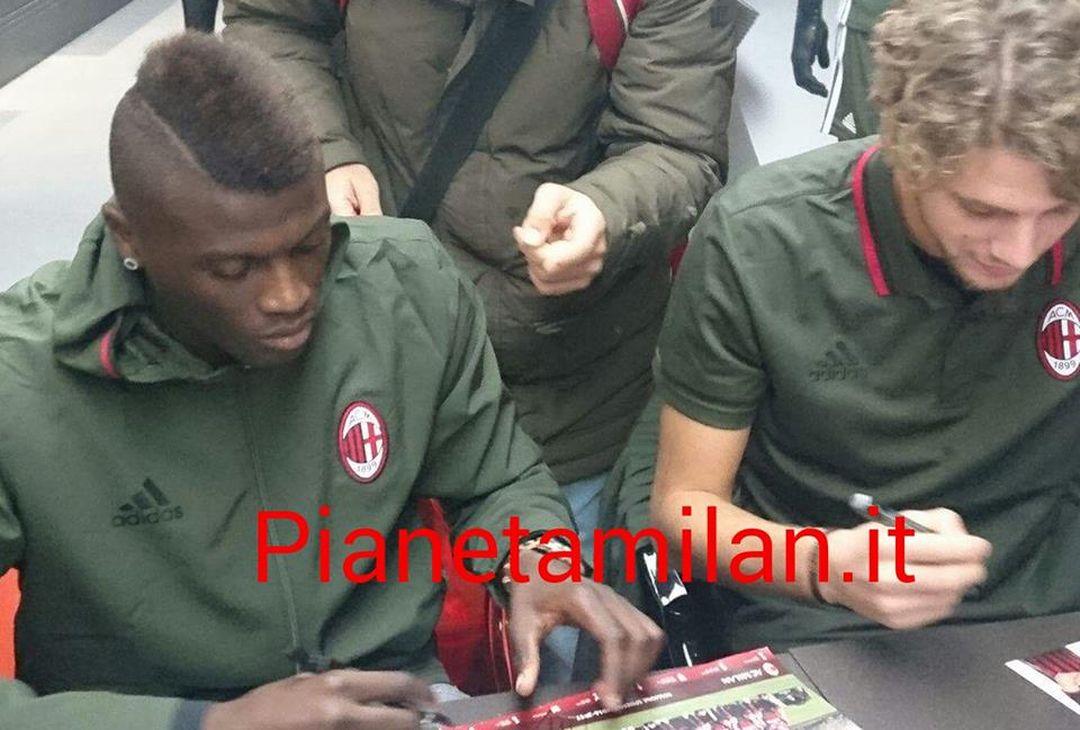 De Sciglio Niang Locatelli al Christmas Village, foto PianetaMilan,it