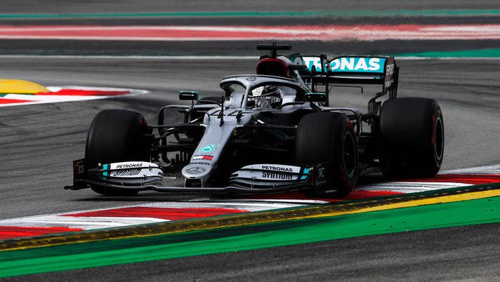 BARCELONA, SPAIN - FEBRUARY 28: Lewis Hamilton of Great Britain driving the (44) Mercedes AMG Petronas F1 Team Mercedes W11 on track during Day Three of F1 Winter Testing at Circuit de Barcelona-Catalunya on February 28, 2020 in Barcelona, Spain. (Photo by Rudy Carezzevoli/Getty Images) 
