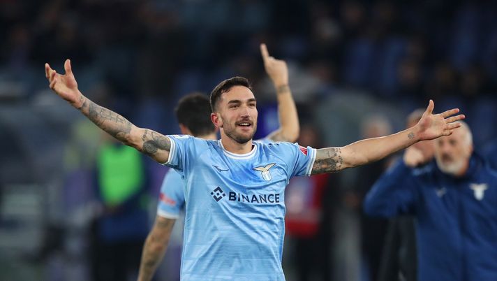 ROME, ITALY - JANUARY 24: Danilo Cataldi of SS Lazio celebrates after teammate Luis Alberto (not pictured) scores the team's third goal from a penalty kick during the Serie A match between SS Lazio and AC Milan at Stadio Olimpico on January 24, 2023 in Rome, Italy. (Photo by Paolo Bruno/Getty Images) Cataldi