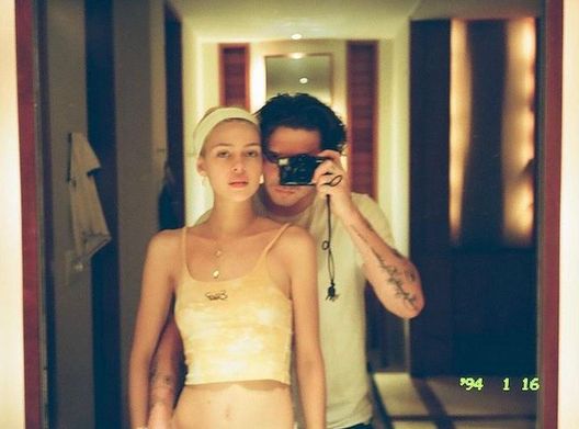 Le nozze del figlio di Beckham sono un problema: Victoria e David tagliati fuori, ecco perché 