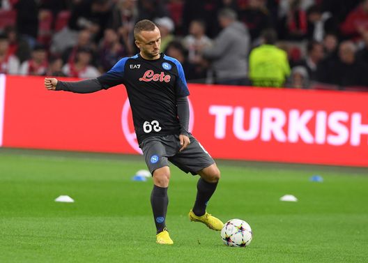 (Photo by SSC NAPOLI via Getty Images) Lobotka, i quotidiani lo promuovono: abbagliante per gli avversari. Un gigante- immagine 2