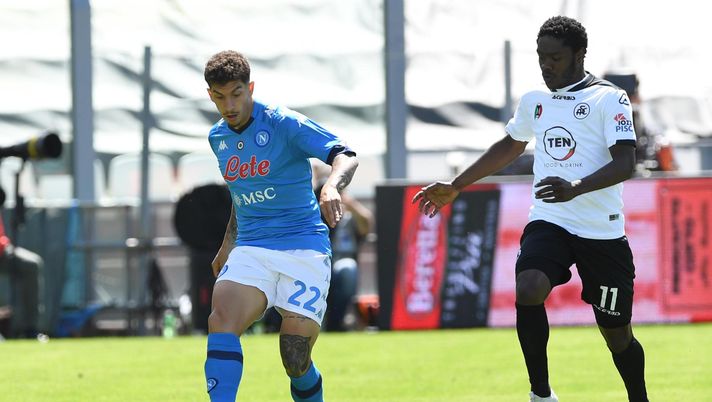 I quotidiani esaltano Di Lorenzo: “Che corsa! Porta a spasso gli avversari” I quotidiani esaltano Di Lorenzo: “Che corsa! Porta a spasso gli avversari”