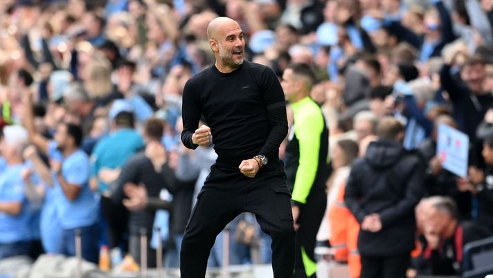MANCHESTER, ENGLAND - OCTOBER 02: Pep Guardiola, Manager of Manchester City, celebrates as Erling Haaland of Manchester City (not pictured) scores their sides second goal during the Premier League match between Manchester City and Manchester United at Etihad Stadium on October 02, 2022 in Manchester, England. (Photo by Michael Regan/Getty Images) Guardiola scatenato: “Ci manca il fuoco. Pubblico in silenzio per 45′ rivoglio i miei tifosi” - immagine 1
