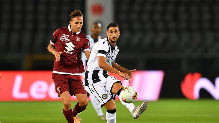TURIN, ITALY - JUNE 23:  Simone Edera (L) of Torino FC competes with Ilija Nestorovski of Udinese Calcio during the Serie A match between Torino FC and  Udinese Calcio at Stadio Olimpico di Torino on June 23, 2020 in Turin, Italy.  (Photo by Valerio Pennicino/Getty Images) 