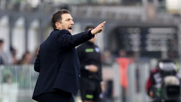 VENICE, ITALY - NOVEMBER 09: Head coach of Venezia Eusebio Di Francesco gestures during the Serie A match between Venezia and Parma at Stadio Pier Luigi Penzo on November 09, 2024 in Venice, Italy. (Photo by Maurizio Lagana/Getty Images) Venezia-Bologna, Di Francesco in piena emergenza. Bologna, occhio a non sottovalutarlo - immagine 1