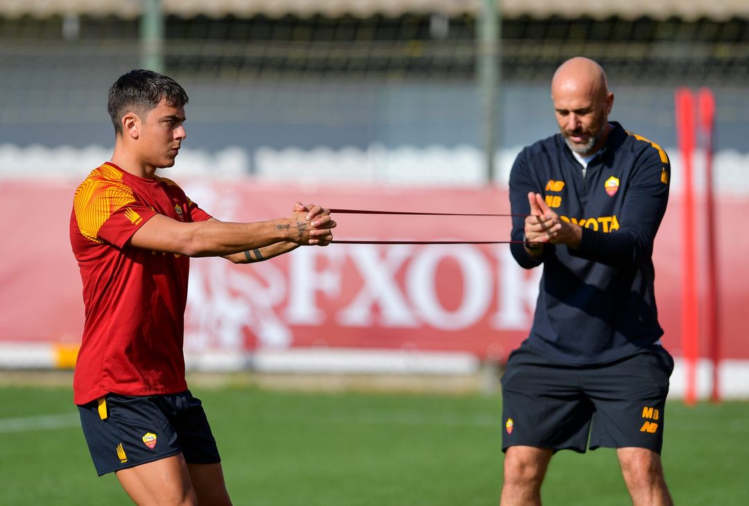 Trigoria, Dybala in gruppo prima della sfida con il Torino – FOTO GALLERY - immagine 3