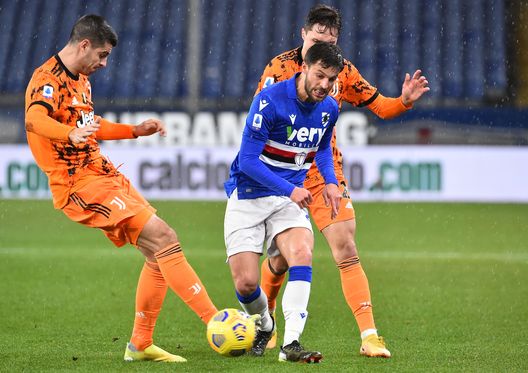  GENOA, ITALY JANUARY 30: Bartosz Bereszynski of UC Sampdoria battle for the ball with Alvaro Morata and Federico Chiesa of Juventus during the Serie A match between UC Sampdoria and Juventus- Serie A at Stadio Luigi Ferraris on January 30, 2021 in Genoa, Italy. (Photo by Paolo Rattini/Getty Images) 