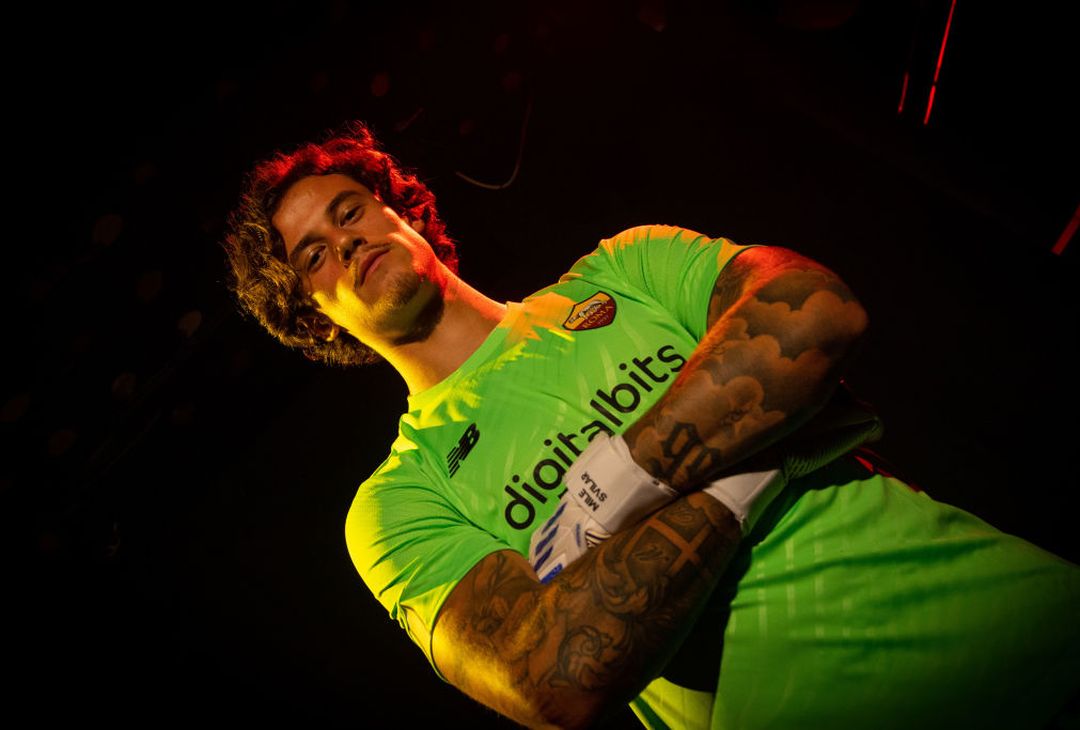 Ecco Svilar: gli scatti tra arrivo, firma e nuova maglia a Trigoria – FOTO GALLERY - immagine 34