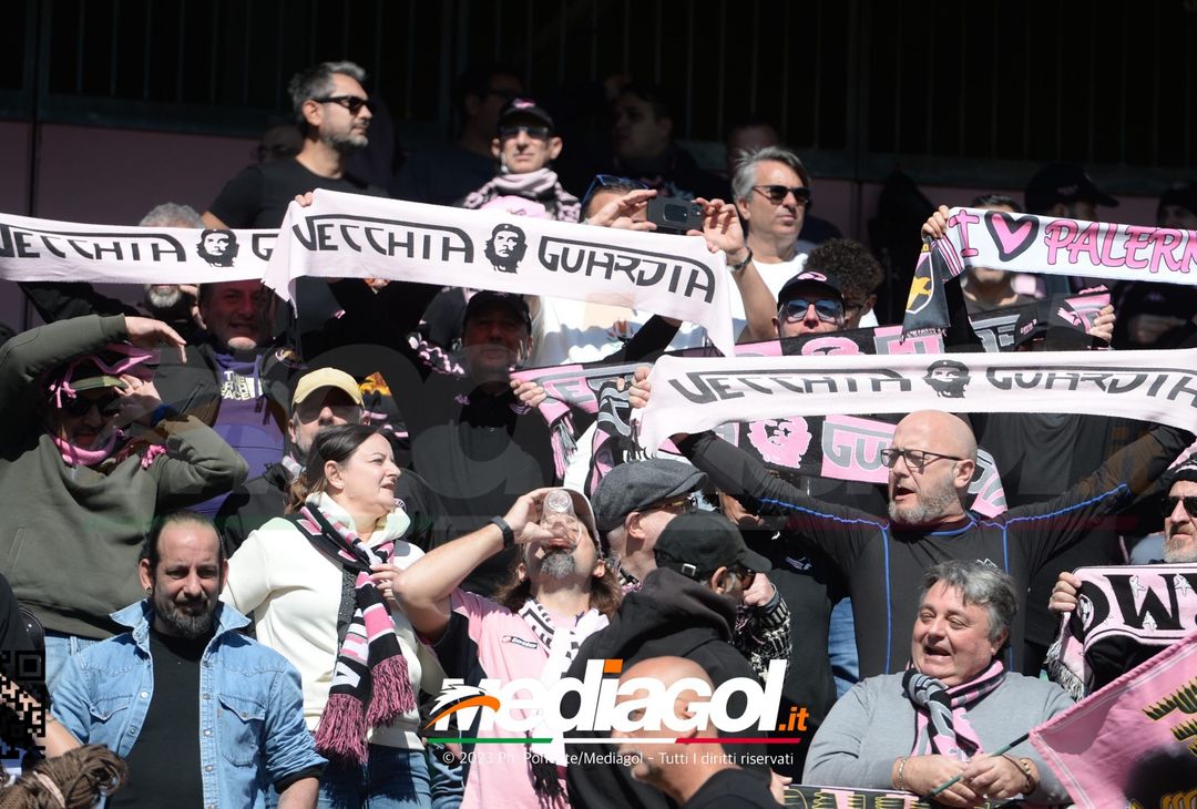 FOTOTIFO Palermo-Frosinone 1-1, i tifosi allo Stadio “Renzo Barbera” (Gallery) - immagine 97