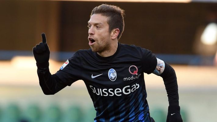 VERONA, ITALY - JANUARY 08: Alejando Gomez of Atalanta BC celebrates his second goal during the Serie A match between AC ChievoVerona and Atalanta BC at Stadio Marc'Antonio Bentegodi on January 8, 2017 in Verona, Italy. (Photo by Pier Marco Tacca/Getty Images) Lazio, Cataldi per arrivare a Gomez. L’Atalanta risponde, tra rinnovo e sostituto - immagine 1