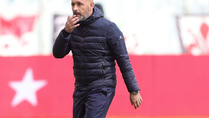 FLORENCE, ITALY - APRIL 03: Vincenzo Italiano manager of ACF Fiorentina looks on during the Serie A match between ACF Fiorentina and Empoli FC at Stadio Artemio Franchi on April 3, 2022 in Florence, Italy. (Photo by Gabriele Maltinti/Getty Images) FOCUS AVVERSARIO – Contro la Fiorentina il Napoli affronta gli spettri recenti del passato - immagine 1