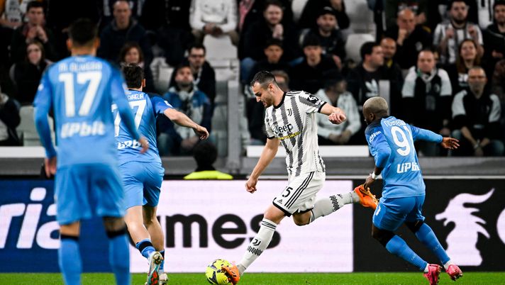 Ancora polemiche sulla Juventus. Manata di Gatti su Kvara non sanzionata - immagine 1