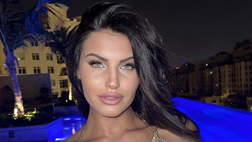 Carolina Stramare da urlo a Dubai: sexy scatto con un top oro per lady Serie B