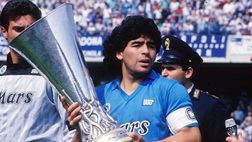 Napoli, Nino D’Angelo si commuove cantando per Maradona | VIDEO