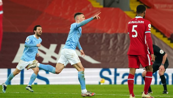 LIVERPOOL, ENGLAND - FEBRUARY 07: Phil Foden of Manchester City celebrates after scoring their side's fourth goal during the Premier League match between Liverpool and Manchester City at Anfield on February 07, 2021 in Liverpool, England. Sporting stadiums around the UK remain under strict restrictions due to the Coronavirus Pandemic as Government social distancing laws prohibit fans inside venues resulting in games being played behind closed doors (Photo by Jon Super - Pool/Getty Images) L’addio di Jesus e Sterling fanno felice… Foden: stipendio triplicato - immagine 1