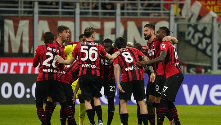 MILAN, ITALY - APRIL 15: AC Milan players gather in a circle prior to the Serie A match between AC Milan and Genoa CFC at Stadio Giuseppe Meazza on April 15, 2022 in Milan, Italy. (Photo by Pier Marco Tacca/AC Milan via Getty Images) MILAN, ITALY - APRIL 15: AC Milan players gather in a circle prior to the Serie A match between AC Milan and Genoa CFC at Stadio Giuseppe Meazza on April 15, 2022 in Milan, Italy. (Photo by Pier Marco Tacca/AC Milan via Getty Images)