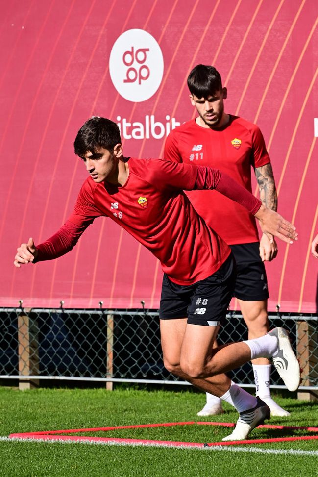 (Photo by Luciano Rossi/AS Roma via Getty Images) Il Milan dopo l’Inter: derby di mercato per il romanista Gonzalo Villar- immagine 2