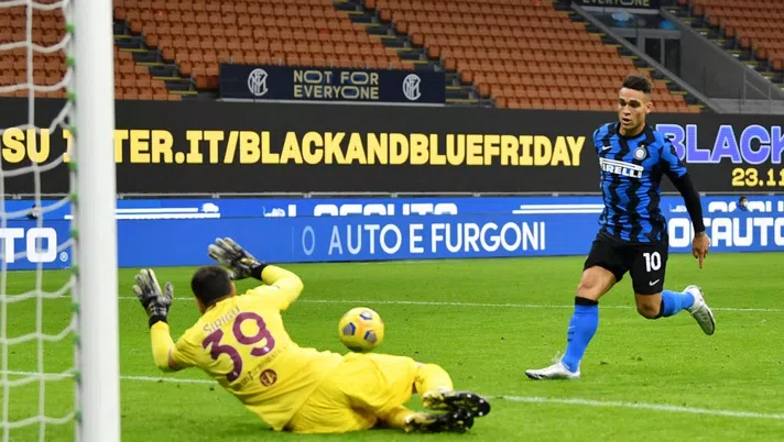 MILAN, ITALY - NOVEMBER 22: Lautaro Martinez of Inter Milan scores their sides fourth goal past Salvatore Sirigu of Torino during the Serie A match between FC Internazionale and Torino FC at Stadio Giuseppe Meazza on November 22, 2020 in Milan, Italy. Sporting stadiums around Italy remain under strict restrictions due to the Coronavirus Pandemic as Government social distancing laws prohibit fans inside venues resulting in games being played behind closed doors. (Photo by Valerio Pennicino/Getty Images)