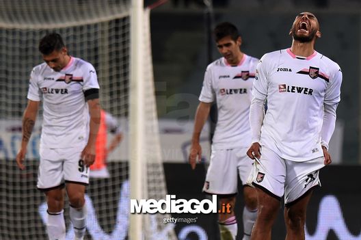 FLORENCE, ITALY - DECEMBER 04:  (L-R) Giuseppe Pezzella, Ivaylo Chochev and Haitam Aleesami of Palermo show their dejection after Fiorentina winning goal (2-1) during the Serie A match between ACF Fiorentina and US Citta di Palermo at Stadio Artemio Franchi on December 4, 2016 in Florence, Italy.  (Photo by Tullio M. Puglia/Getty Images) 