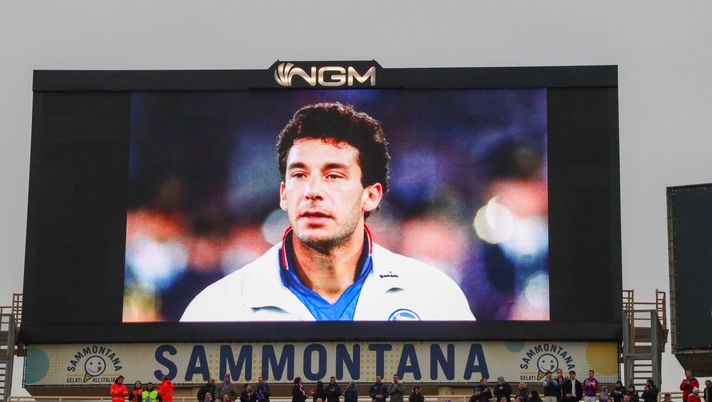 GERMOGLI PH: 7 GENNAIO 2023 FIRENZE STADIO ARTEMIO FRANCHI SERIE A FIORENTINA VS SASSUOLO NELLA FOTO MINUTO DI SILENZIO PER GIANLUCA VIALLI Italiano e il ricordo di Vialli: “Mi chiamò per Ricci, fu un grande piacere” - immagine 1