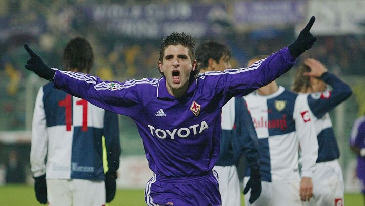 FLORENCE, ITALY - DECEMBER 19: Fiorentina's Javier Portillo celebrates after scoring against Chievo Verona, during the Italian Serie A match between Fiorentina and Chievo Verona at the Stadio Artemio Franchi on December 19, 2004, in Florence, Italy. (Photo by New Press/Getty Images) Portillo: “A Firenze ero contento. Purtroppo c’era Mondonico, mi dava poco spazio” - immagine 1