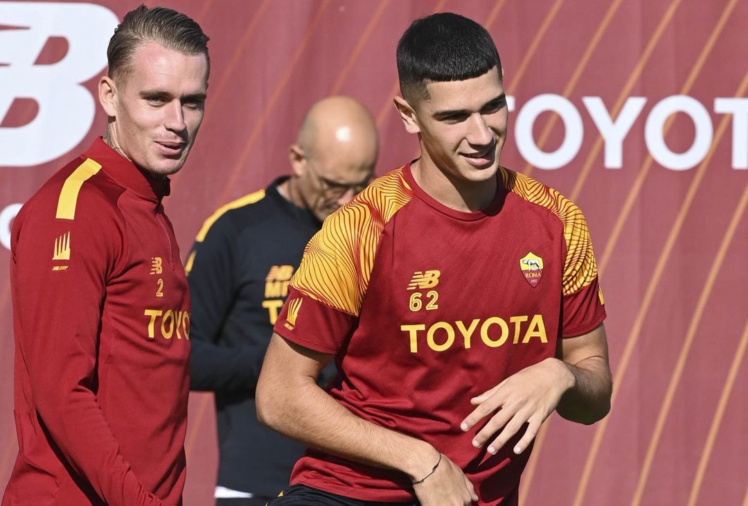 Trigoria, ripresa in vista del Betis: Karsdorp con il gruppo – FOTO GALLERY - immagine 33