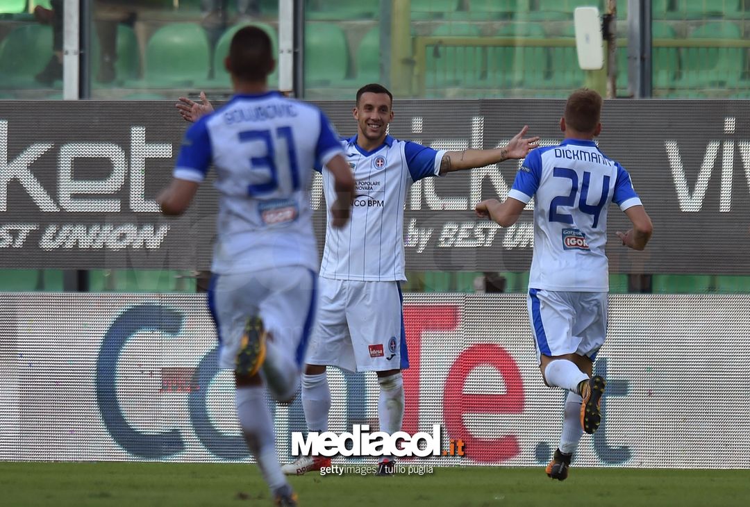  PALERMO, ITALY - OCTOBER 21:  Marco Moscati of Novara celebrates his second goal during the Serie B Match Between US Citta' di Palermo and Novara Calcio at Stadio Renzo Barbera stadium on October 21, 2017 in Palermo, Italy.  (Photo by Tullio M. Puglia/Getty Images) 