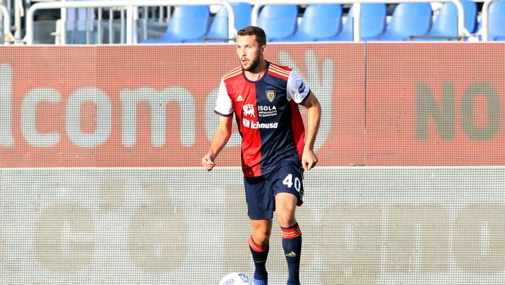 CAGLIARI, ITALY - SEPTEMBER 26:   Sebastian Walukiewicz of Cagliari in action   during the Serie A match between Cagliari Calcio and SS Lazio at Sardegna Arena on September 26, 2020 in Cagliari, Italy. (Photo by Enrico Locci/Getty Images) 