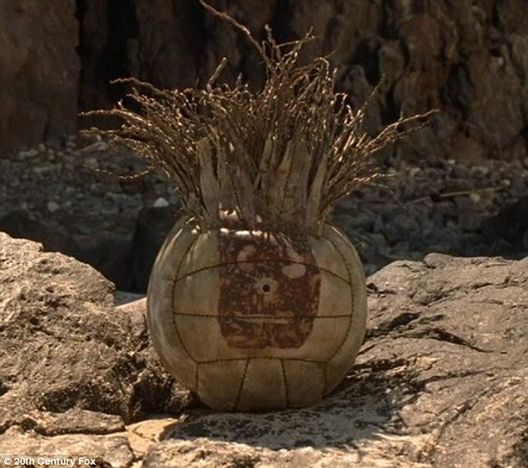 Wilson, il pallone amico di Tom Hanks nel fil Cast Away Wilson, il pallone amico di Tom Hanks nel fil Cast Away
