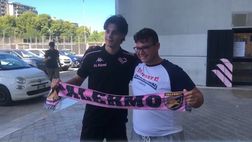 VIDEO Palermo, Pierozzi arriva al “Barbera”: foto coi tifosi prima della conferenza