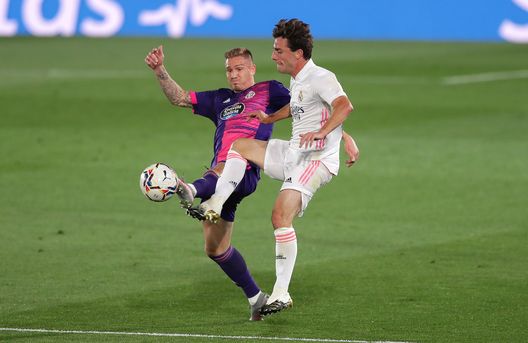 MADRID, SPAIN - SEPTEMBER 30: Alvaro Odriozola of Real Madrid is challenged by Raul Garcia of Real Valladolid during the La Liga Santander match between Real Madrid and Real Valladolid CF at Estadio Santiago Bernabeu on September 30, 2020 in Madrid, Spain. Football Stadiums around Europe remain empty due to the Coronavirus Pandemic as Government social distancing laws prohibit fans inside venues resulting in fixtures being played behind closed doors. (Photo by Gonzalo Arroyo Moreno/Getty Images) MADRID, SPAIN - SEPTEMBER 30: Alvaro Odriozola of Real Madrid is challenged by Raul Garcia of Real Valladolid during the La Liga Santander match between Real Madrid and Real Valladolid CF at Estadio Santiago Bernabeu on September 30, 2020 in Madrid, Spain. Football Stadiums around Europe remain empty due to the Coronavirus Pandemic as Government social distancing laws prohibit fans inside venues resulting in fixtures being played behind closed doors. (Photo by Gonzalo Arroyo Moreno/Getty Images)