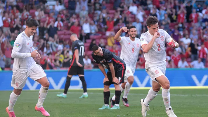 COPENHAGEN, DENMARK - JUNE 28: Cesar Azpilicueta of Spain celebrates after scoring their side's second goal during the UEFA Euro 2020 Championship Round of 16 match between Croatia and Spain at Parken Stadium on June 28, 2021 in Copenhagen, Denmark. (Photo by Hannah McKay - Pool/Getty Images)