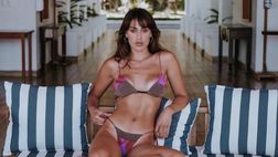 Cecilia Rodriguez in bikini sul divanetto fa impazzire i social