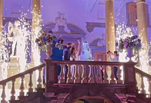 Di Lorenzo ha sposato la sua Clarissa: cerimonia da sogno in Toscana- immagine 2