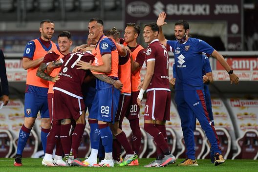  TURIN, ITALY - JULY 08: Simone Zaza (C) of Torino FC celebrates a goal with team mates during the Serie A match between Torino FC and Brescia Calcio at Stadio Olimpico di Torino on July 8, 2020 in Turin, Italy. (Photo by Valerio Pennicino/Getty Images) 