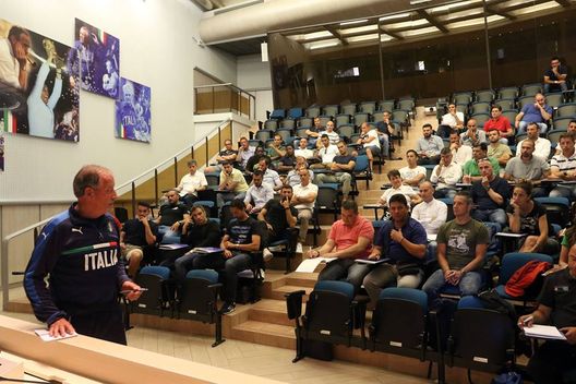 Giuseppe Scurto e Enzo Maresca Corso Allenatore Professionista UEFA A - Lezione con Ulivieri Giuseppe Scurto e Enzo Maresca Corso Allenatore Professionista UEFA A - Lezione con Ulivieri