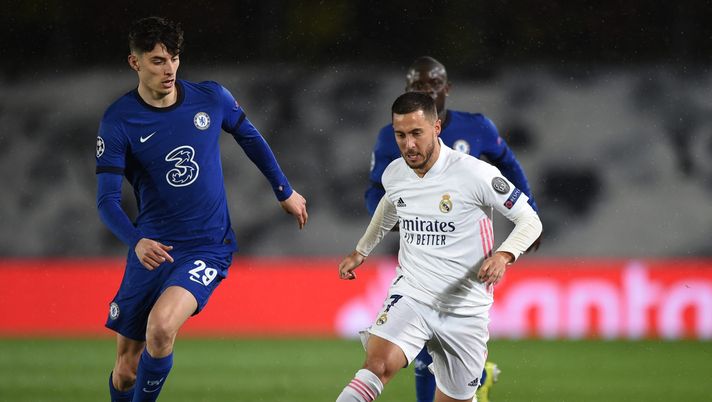 MADRID, SPAIN - APRIL 27 Eden Hazard of Real Madrid runs with the ball whilst under pressure from Kai Havertz of Chelsea during the UEFA Champions League Semi Final First Leg match between Real Madrid and Chelsea FC at Estadio Alfredo Di Stefano on April 27, 2021 in Madrid, Spain. Sporting stadiums around Spain remain under strict restrictions due to the Coronavirus Pandemic as Government social distancing laws prohibit fans inside venues resulting in games being played behind closed doors. (Photo by Denis Doyle/Getty Images) MADRID, SPAIN - APRIL 27 Eden Hazard of Real Madrid runs with the ball whilst under pressure from Kai Havertz of Chelsea during the UEFA Champions League Semi Final First Leg match between Real Madrid and Chelsea FC at Estadio Alfredo Di Stefano on April 27, 2021 in Madrid, Spain. Sporting stadiums around Spain remain under strict restrictions due to the Coronavirus Pandemic as Government social distancing laws prohibit fans inside venues resulting in games being played behind closed doors. (Photo by Denis Doyle/Getty Images)