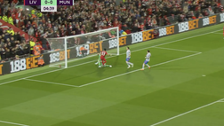Poker Liverpool al Manchester United che vale il primo posto. Gol e highlights
