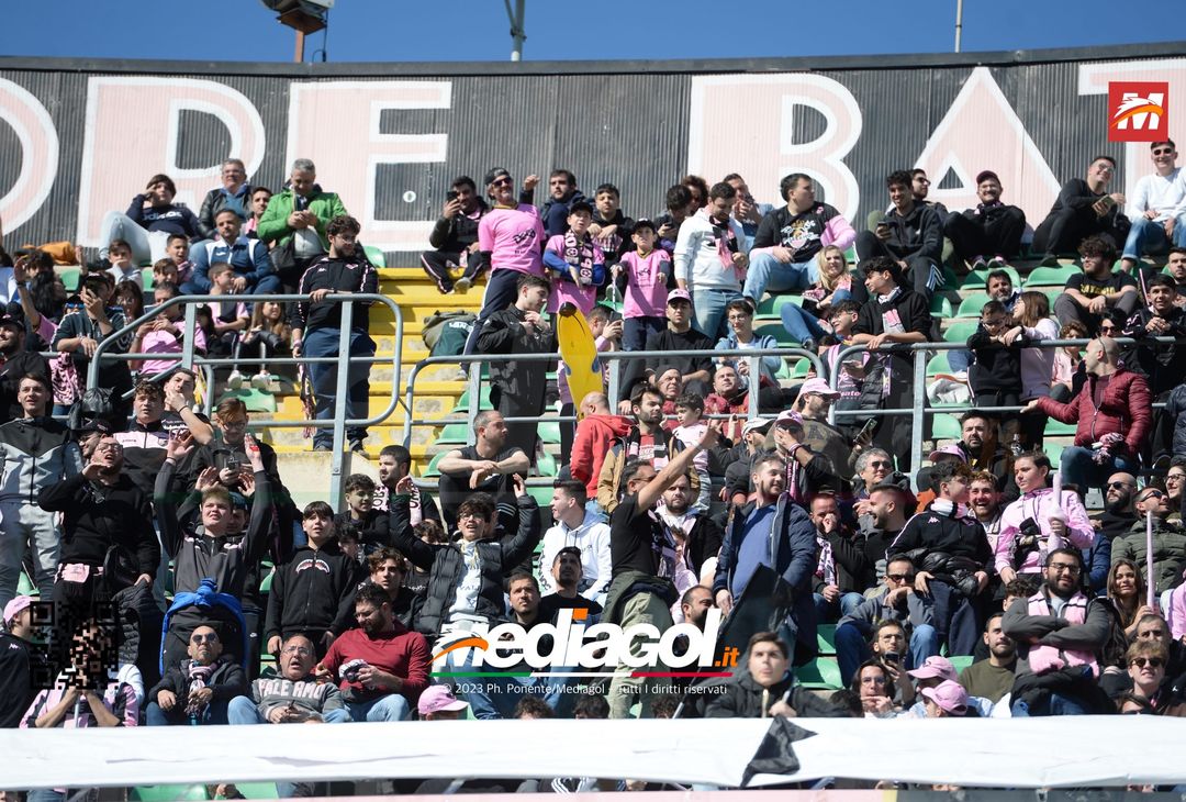 FOTOTIFO Palermo-Frosinone 1-1, i tifosi allo Stadio “Renzo Barbera” (Gallery) - immagine 28