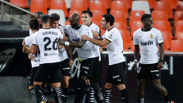 VALENCIA, SPAIN - SEPTEMBER 13: Gabriel Paulista of Valencia CF celebrates with his team mates after scoring his team's first goal during the La Liga match between Valencia CF and Levante UD at Estadio Mestalla on September 13, 2020 in Valencia, Spain. (Photo by Eric Alonso/Getty Images) 