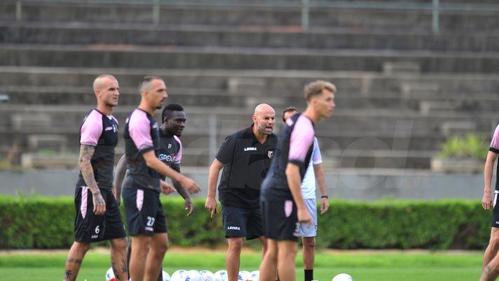 PALERMO, ITALY - SEPTEMBER 28: US Citta di Palermo new coach Roberto Stellone attends a training session on September 28, 2018 in Palermo, Italy. (Photo by Tullio M. Puglia/Getty Images) 