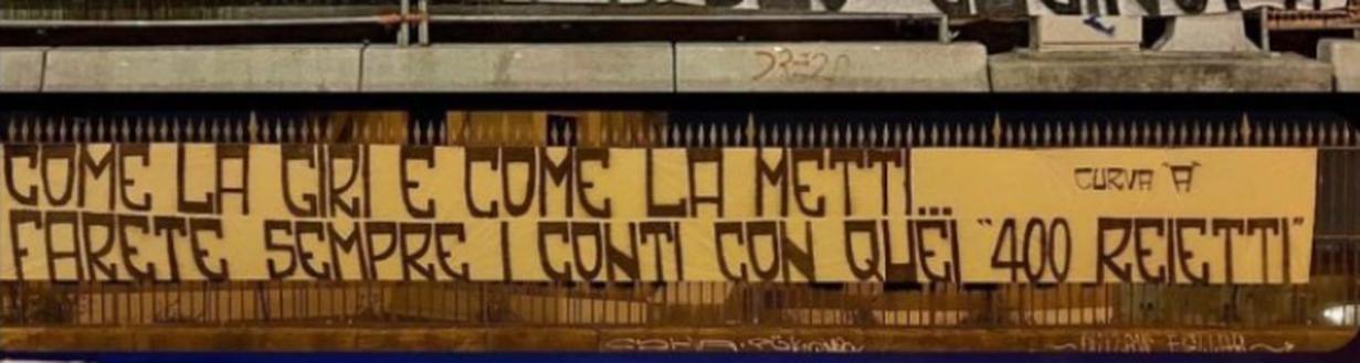 FOTO De Laurentiis attaccato dagli ultras: due striscioni contro di lui- immagine 2