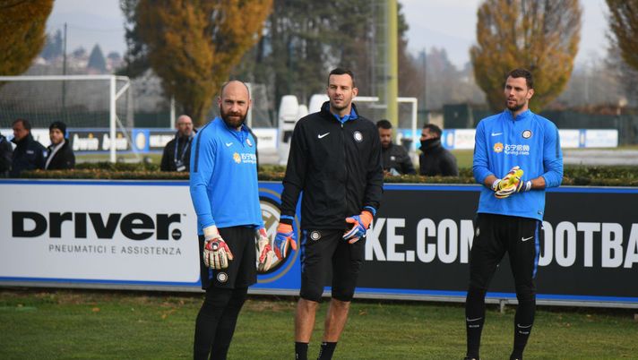 COMO, ITALY - NOVEMBER 22:  (L-R) Tommaso Berni, Samir Handanovic and Daniele Padelli of FC Internazionale of FC Internazionale look on during the FC Internazionale training session at Suning Training Center at Appiano Gentile on November 22, 2017 in Como, Italy.  (Photo by Claudio Villa - Inter/Inter via Getty Images) 