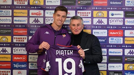 Conferenza stampa di presentazione del nuovo calciatore della Fiorentina Krzysztof Piatek
Claudio Giovannini/CGE Fotogiornalismo Conferenza stampa di presentazione del nuovo calciatore della Fiorentina Krzysztof Piatek
Claudio Giovannini/CGE Fotogiornalismo