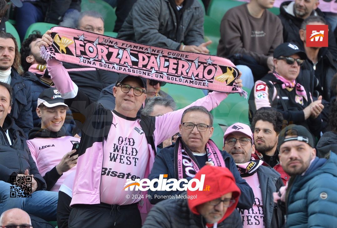 FOTOTIFO Palermo-Como 3-0, gli scatti ai tifosi al “Renzo Barbera” (GALLERY) - immagine 46